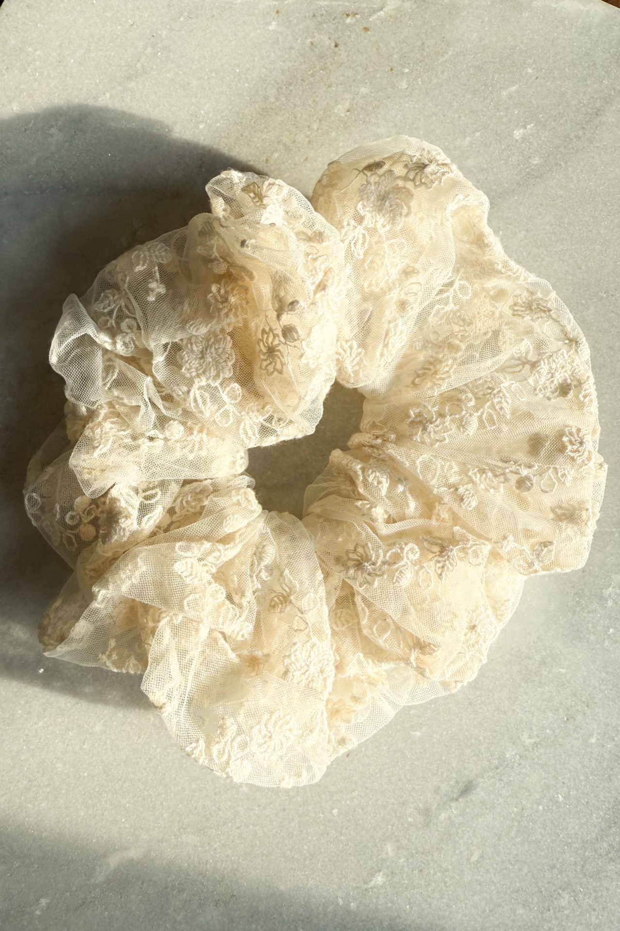 Scrunchie Lace & Flower