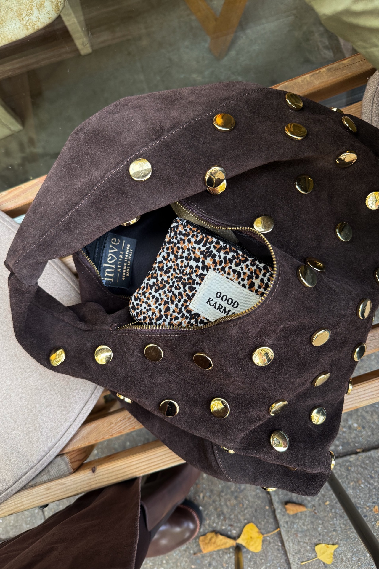 Wildledertasche mit Nieten