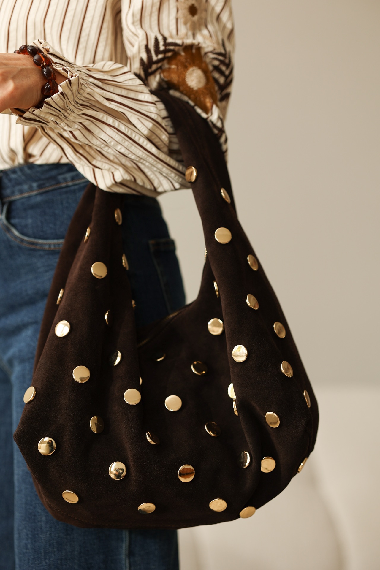 Wildledertasche mit Nieten