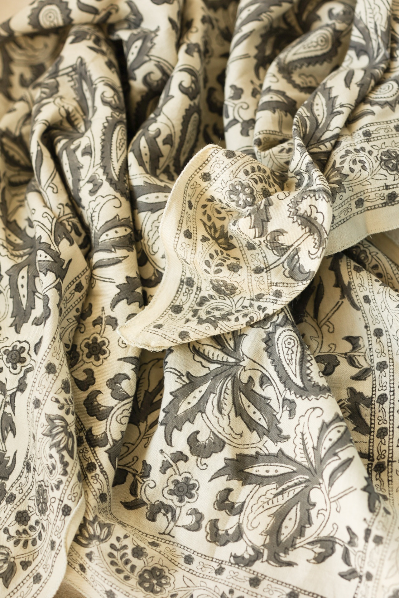 Halstuch mit Paisley Muster 100 x 100