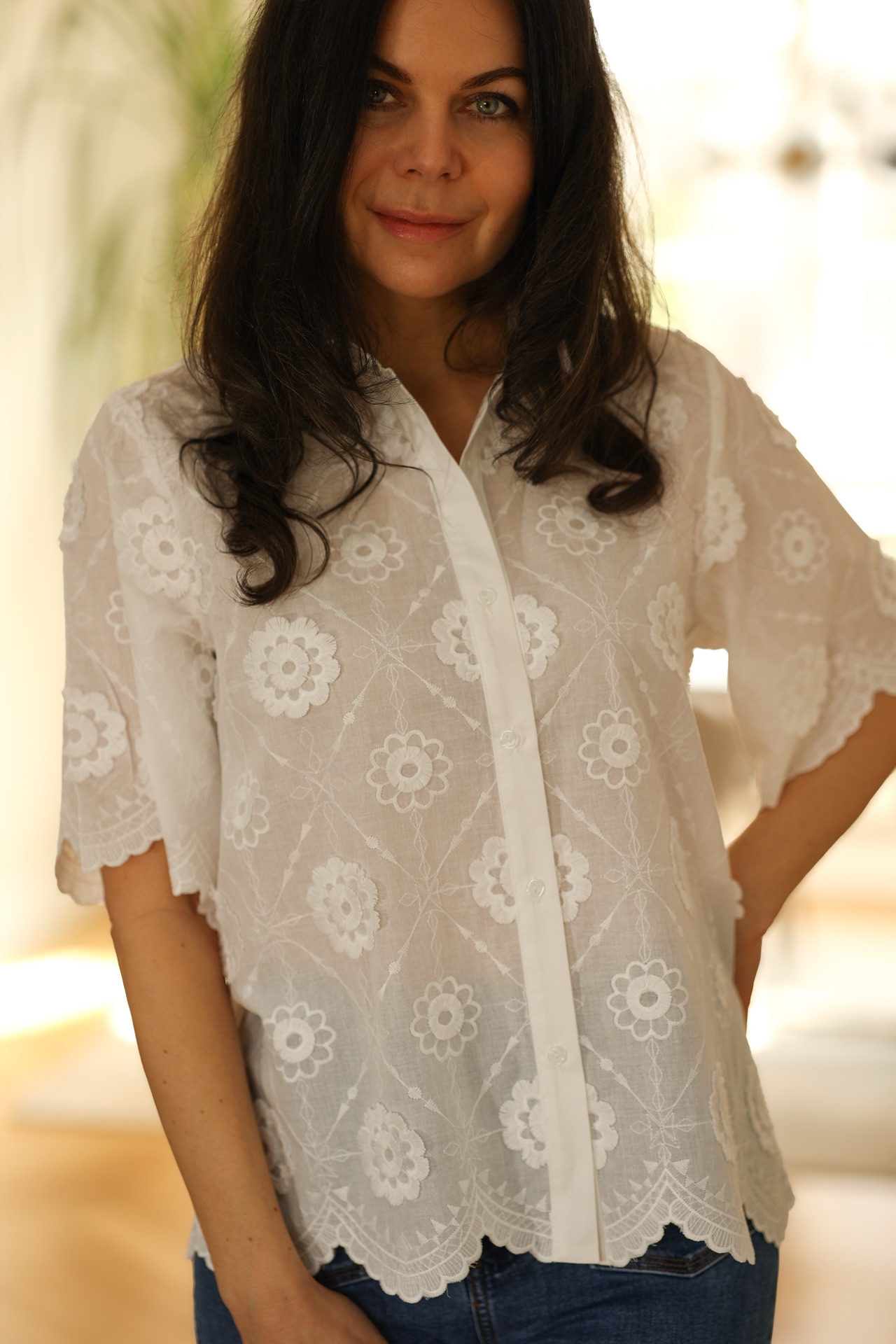 Bluse Claire mit aufgesetzten Blüten